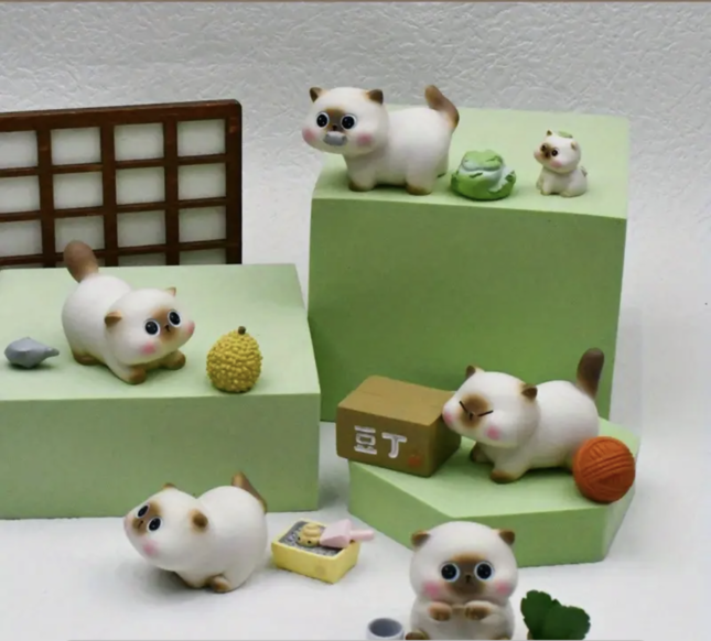 Mini Siamese Cat Blind Box